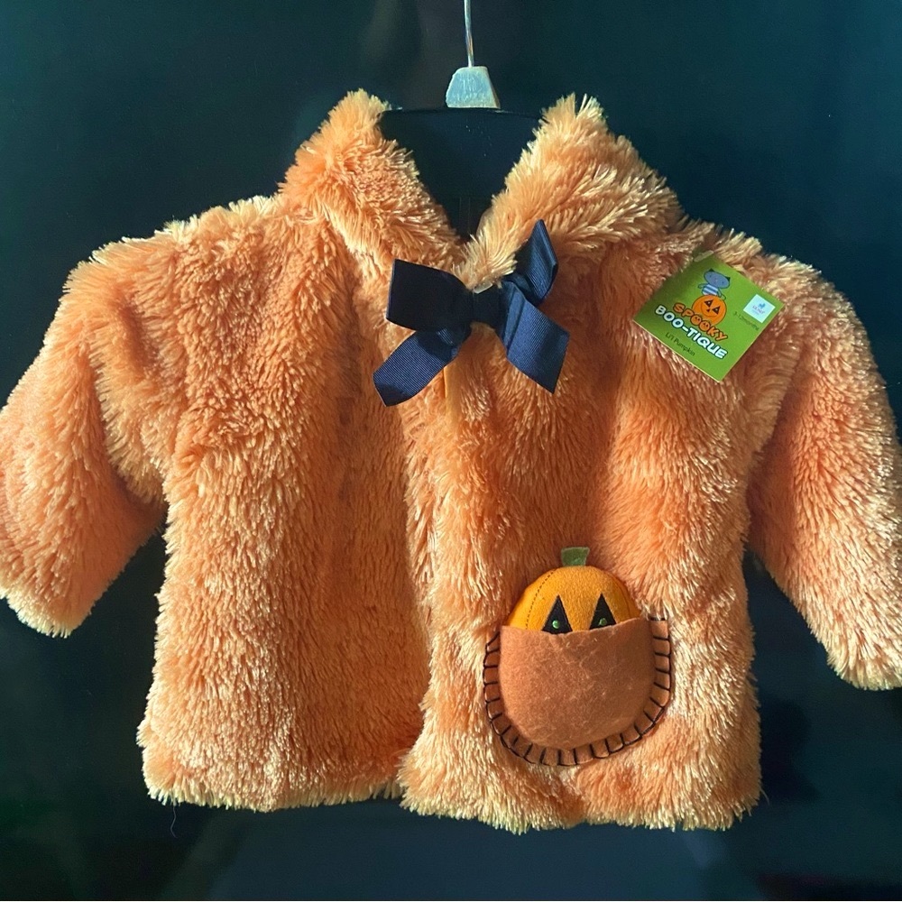 Infants Fall fuzzy jacket. Tag says 3-12 months.